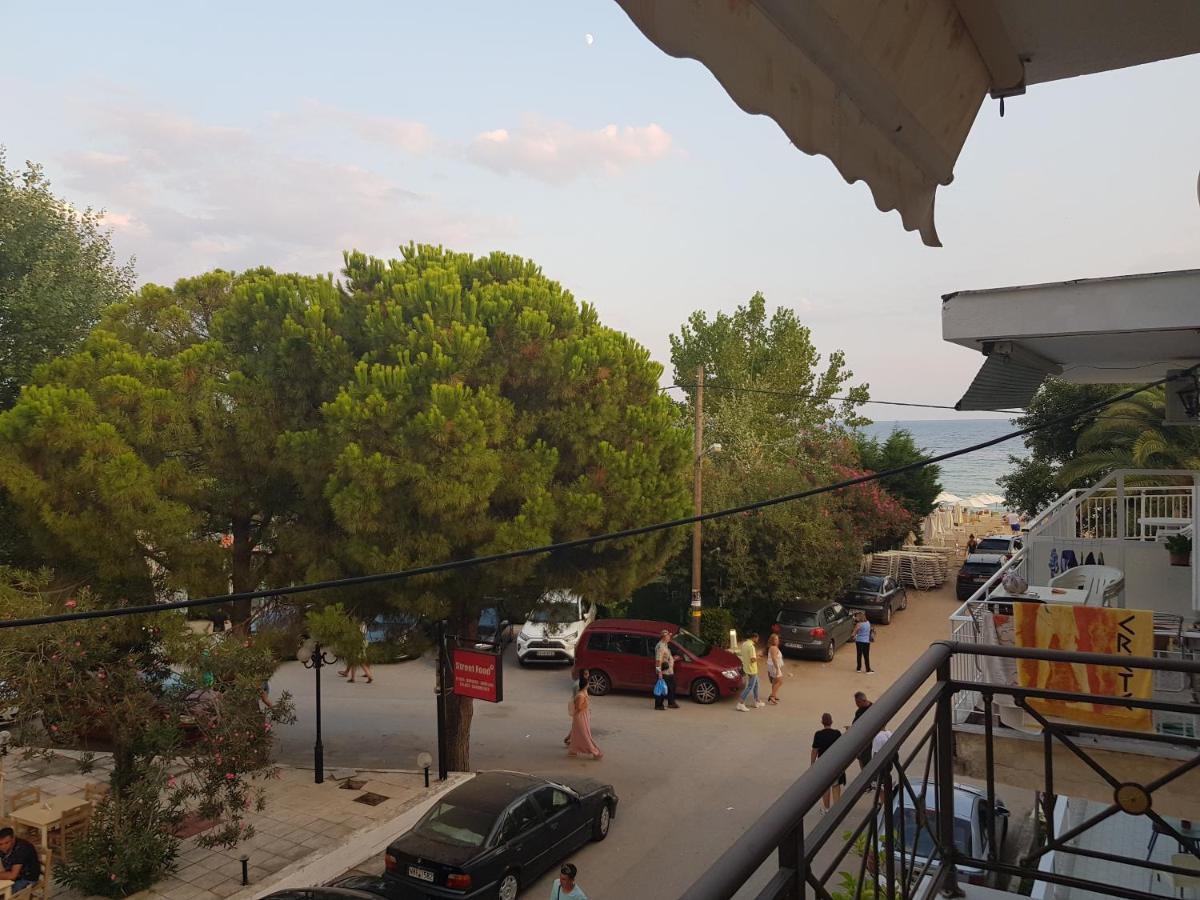 Rustic By The Sea Apartment Флогита Екстериор снимка