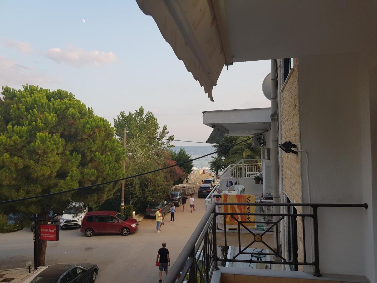 Rustic By The Sea Apartment Флогита Екстериор снимка
