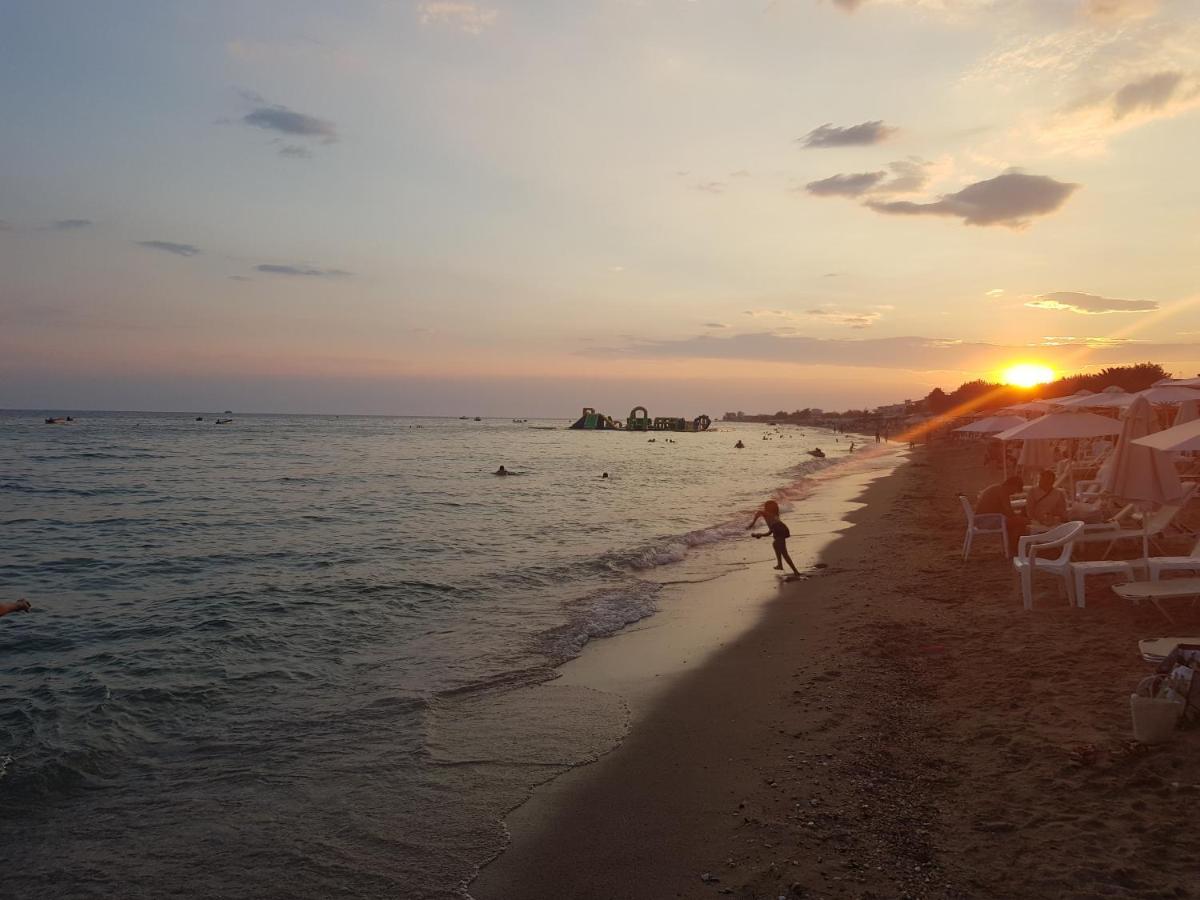 Rustic By The Sea Apartment Флогита Екстериор снимка